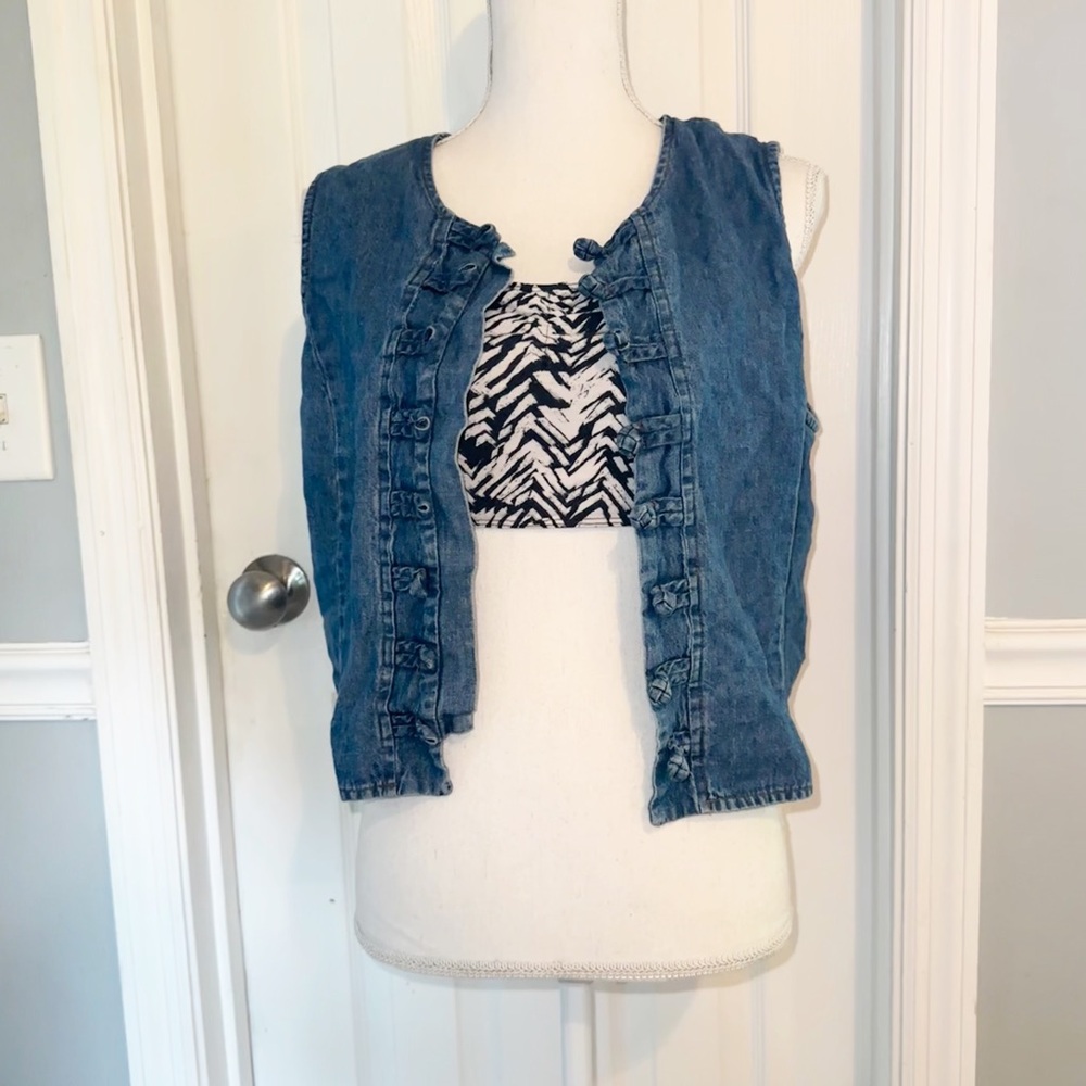Central Falls Vintage Denim Knot Button Up | western | classic | fringe